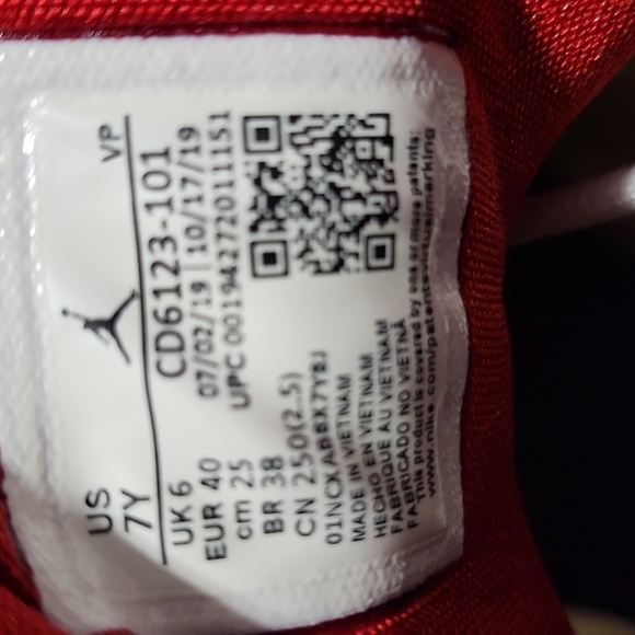 Women's Jordans White Black and Red - Picture 4 of 5